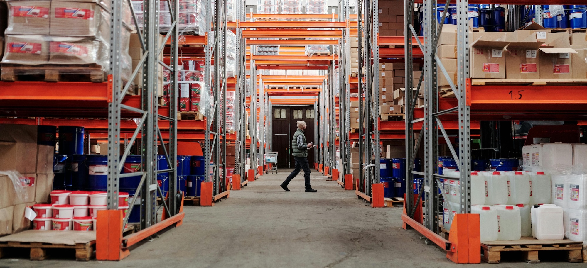 Optimization of bathcing and slotting in warehouses