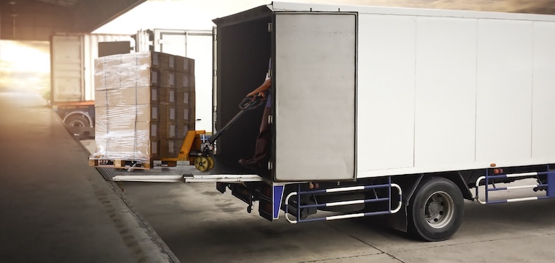 Routing optimization in synergy with palletizing and packing